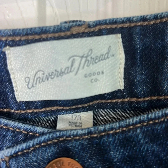 Universal Thread Relaxed Wide Leg High-rise
Dark Wash Denim Jeans - Picture 4 of 16